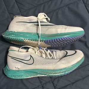 Nike Men's Athletic Shoes - Cream and Teal